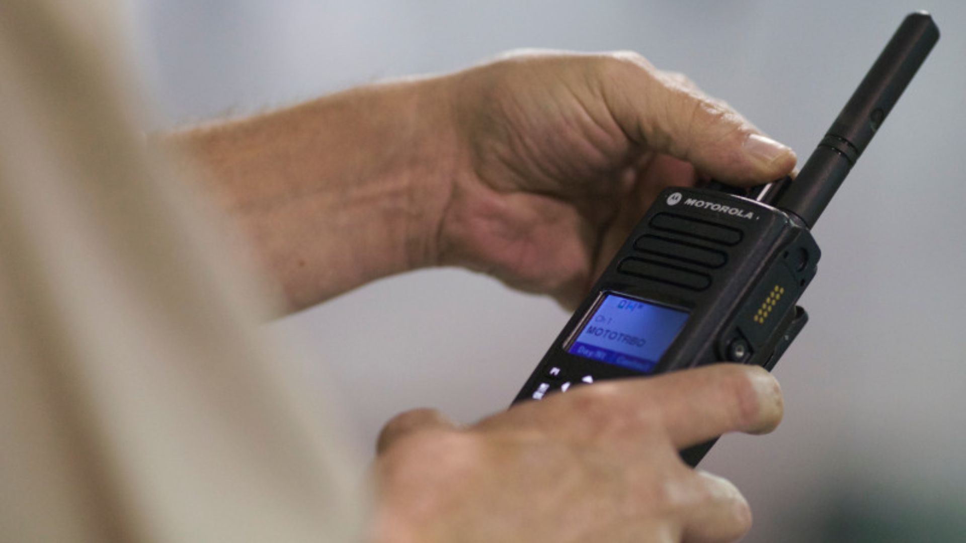 How to Use a License-Free Two Way Radio (PMR446)