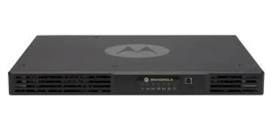 Motorola SLR5500 UHF Repeater 1 slr5500